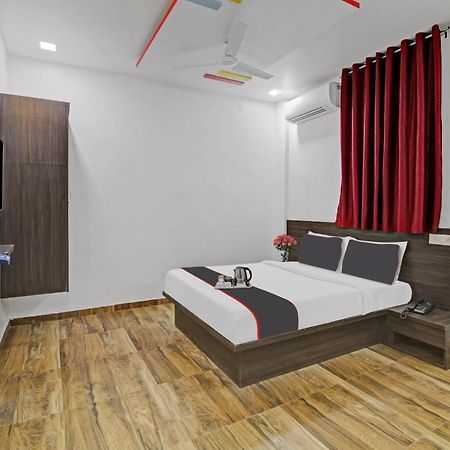 Collection O Sairaj Lodging & Boarding Hotel Shikrapur Exterior photo