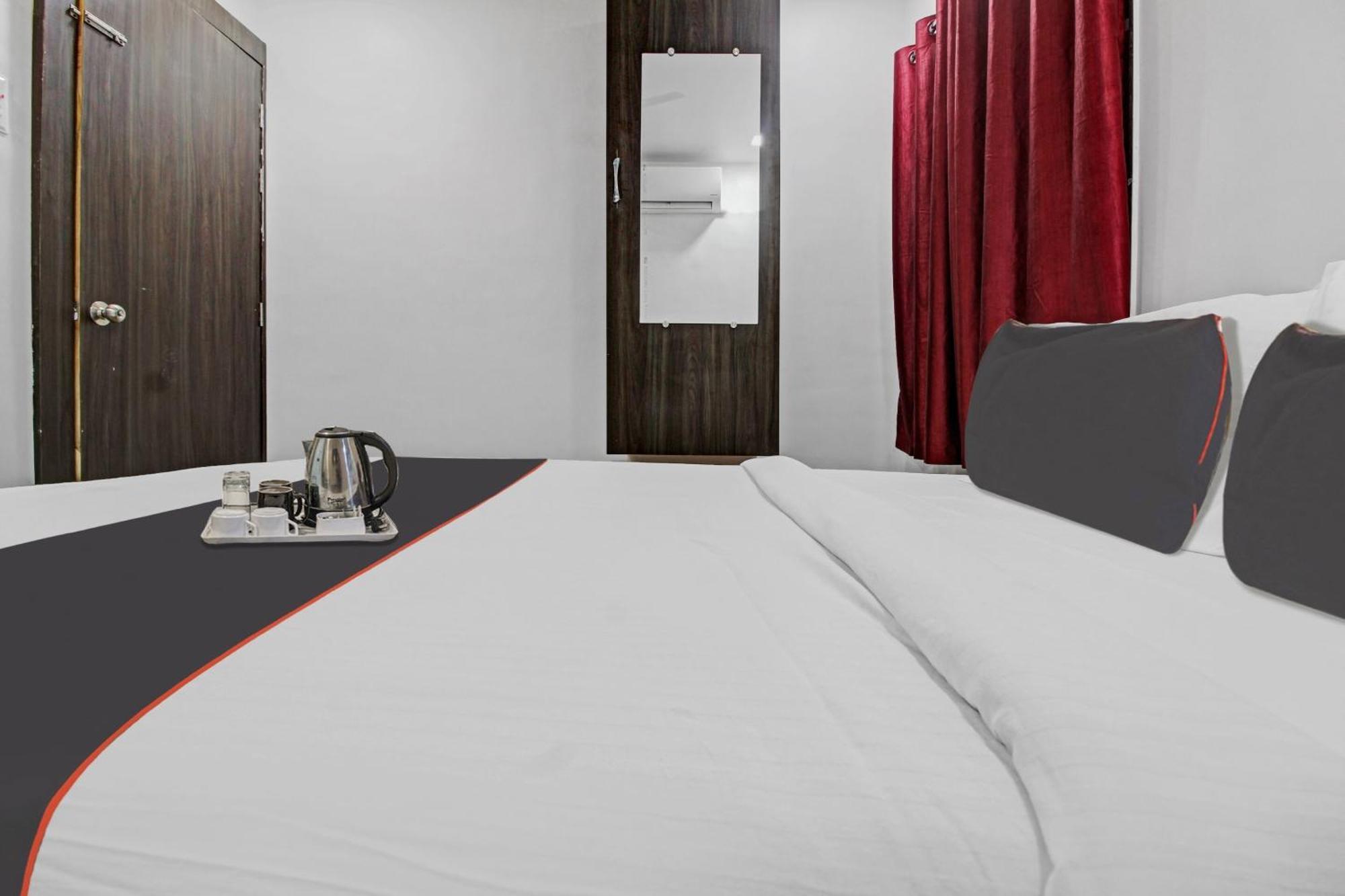 Collection O Sairaj Lodging & Boarding Hotel Shikrapur Exterior photo