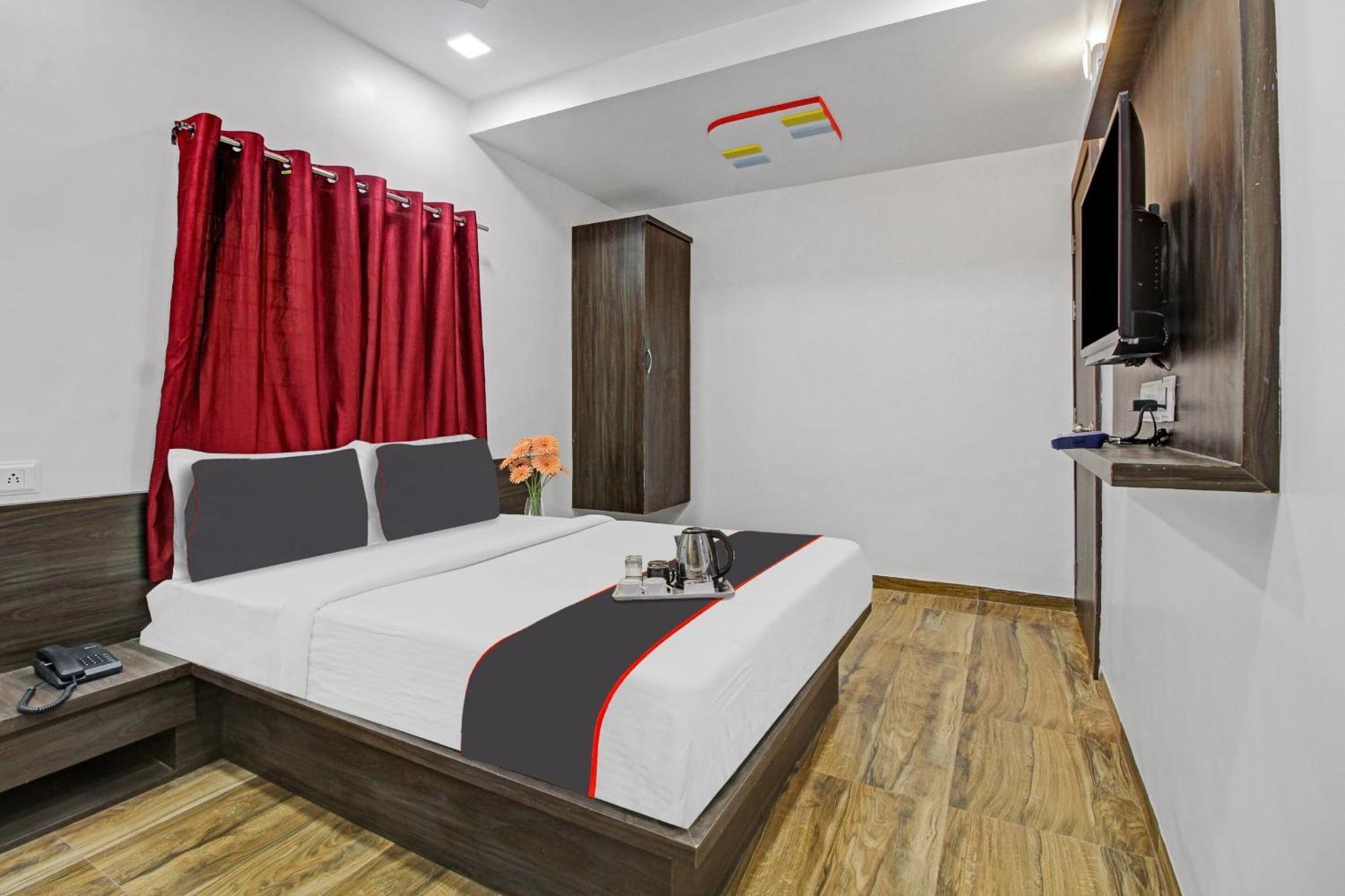 Collection O Sairaj Lodging & Boarding Hotel Shikrapur Exterior photo